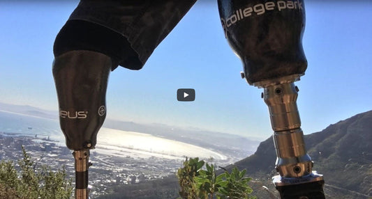 video-double-amputee-hikes-up-table-mountain